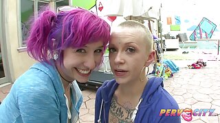 Zabavna tinejdžerka dlakave lezbijke Winter Jade udovoljava napaljenom djedu u krevetu - 2022-03-12 00:09:24